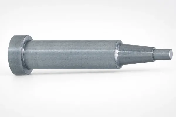 gate insert for a Tritan water bottle mold, edge gate with 0.5-1.0 mm land