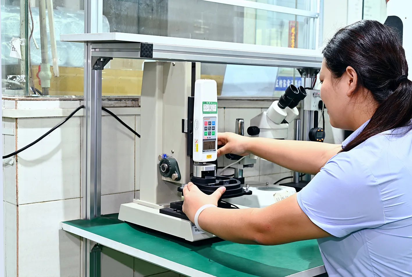 TPU material property verification - digital push-pull gauge checking molded part force